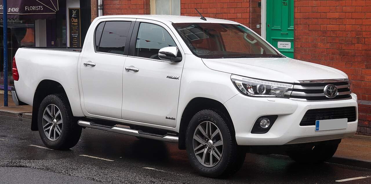 Hilux 4×4 Rental Labuan Bajo